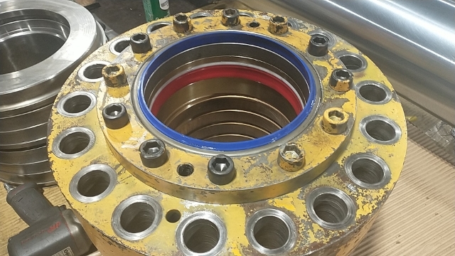 Rebuilt hydraulic cylinder head fitted with new seals on the cylinder bench